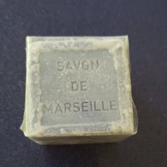 TWO ITEMS: Savon de Marseille Violet Soap & Old Williamsburgh Sea Salt Candle - Picture 3 of 9